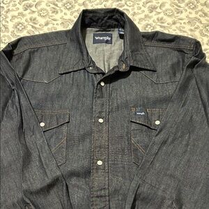 Wrangler denim long-sleeve shirt 🤠